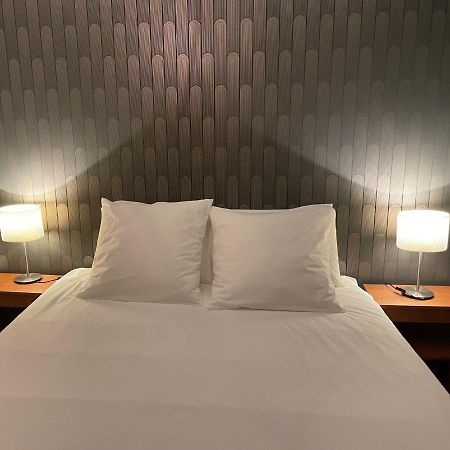 Appartement De Charme Au Pied De La Basilique Saint Remi แร็งส์ ภายนอก รูปภาพ